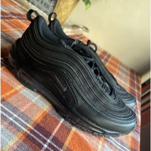 Women’s Nike Air Max size 7.5